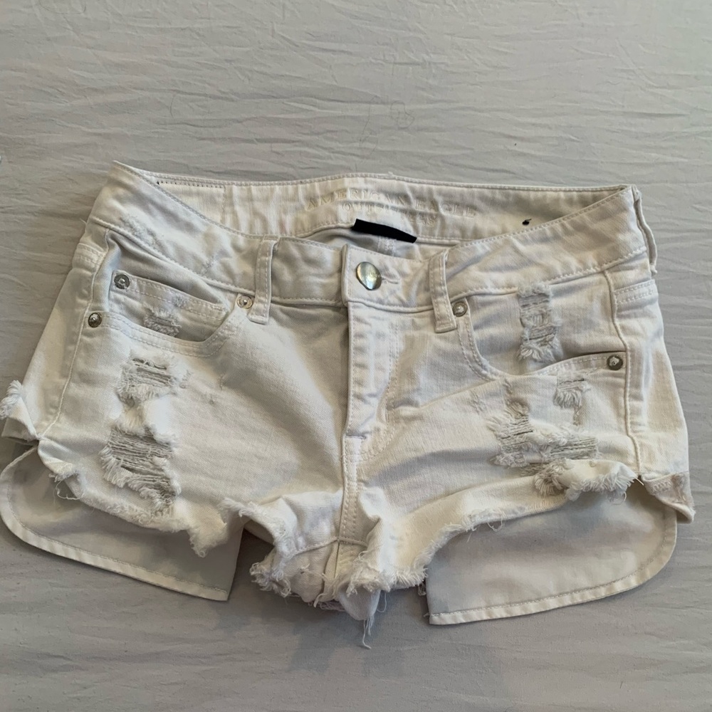 3/$18.00 🌼 American Eagle shorts white denim size 4